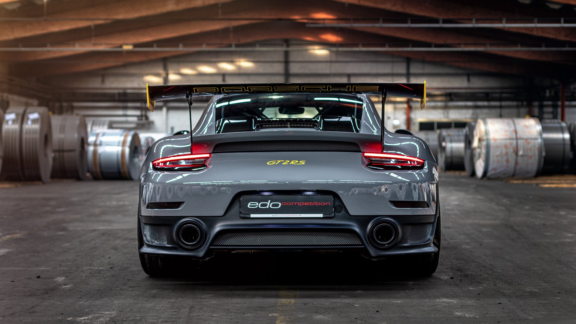 失利后的更衣室沉默展现职业球员的冷静与自省，球员在更衣室