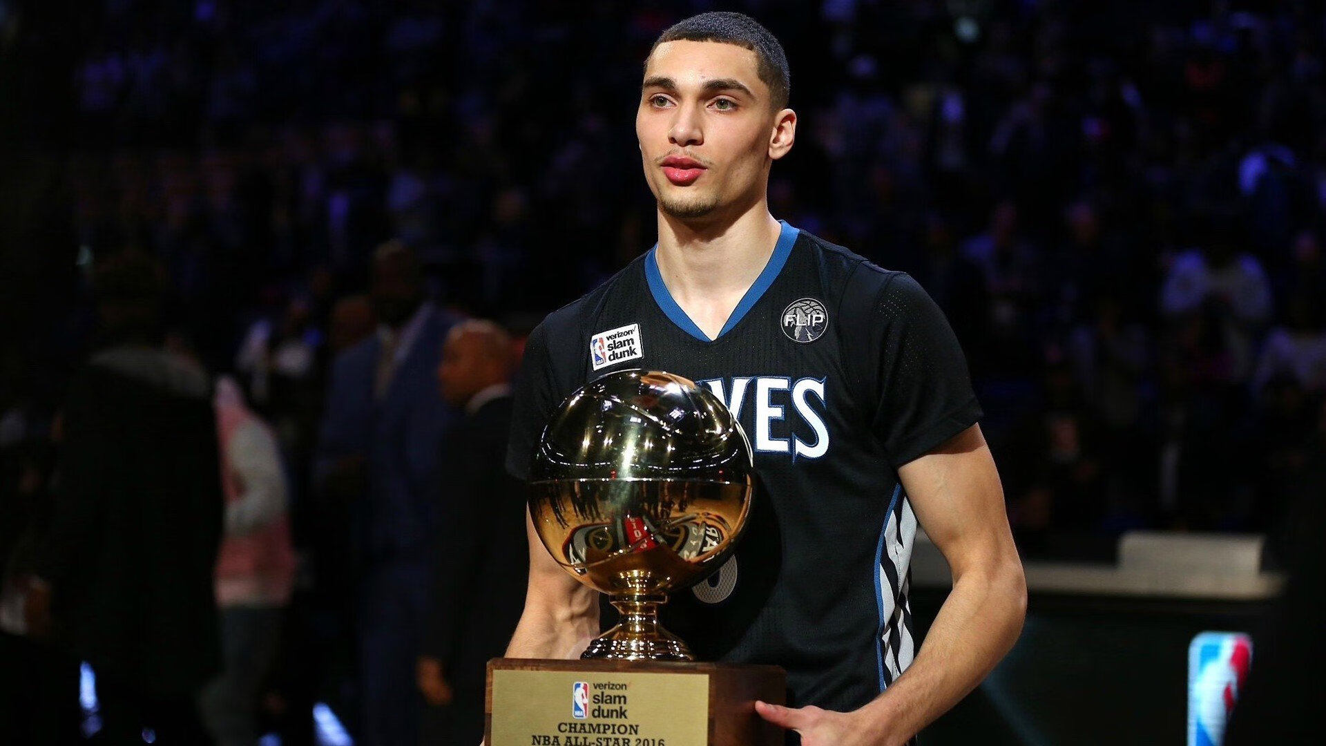 在季后赛关键战中，蒂伊多次抢断反击，成为球队防守的“定海神针”！