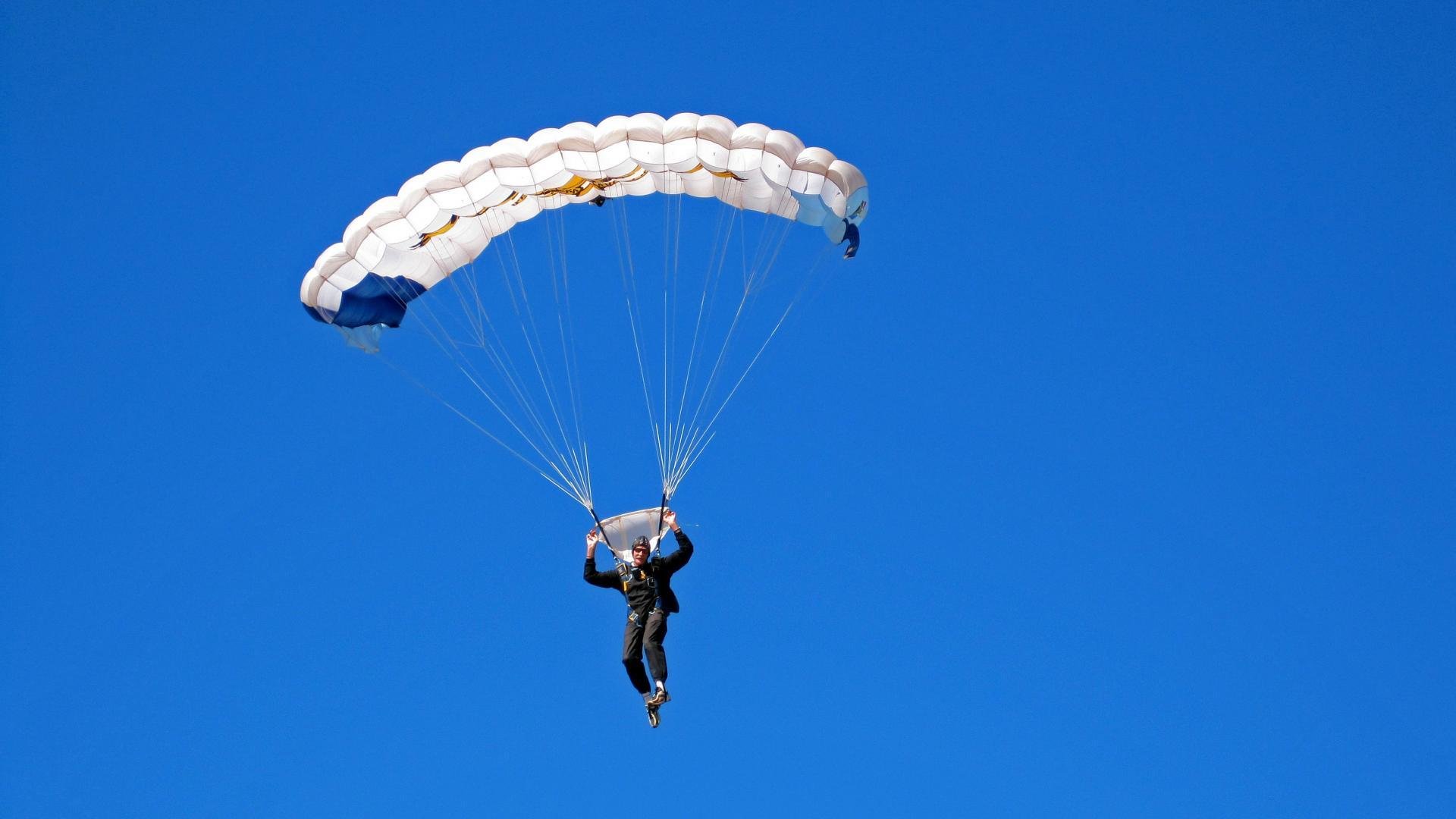 爱游戏大厅-电竞选手职业化发展路径日益多元化，电竞选手发展前景